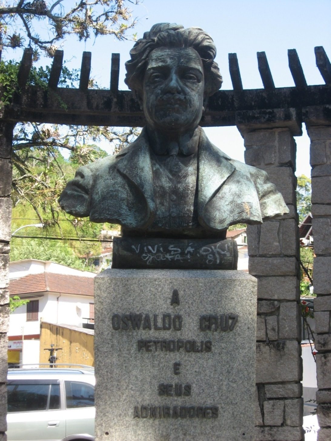 Oswaldo%20Cruz%27s%20bust%20%287%29.JPG